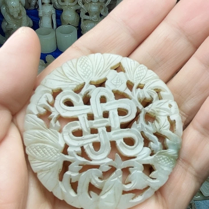 和田玉（青白玉）未镶嵌颈饰