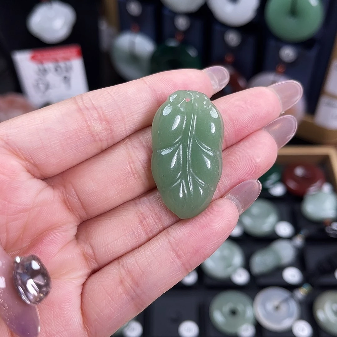 颈饰未镶嵌石英质玉李*喜