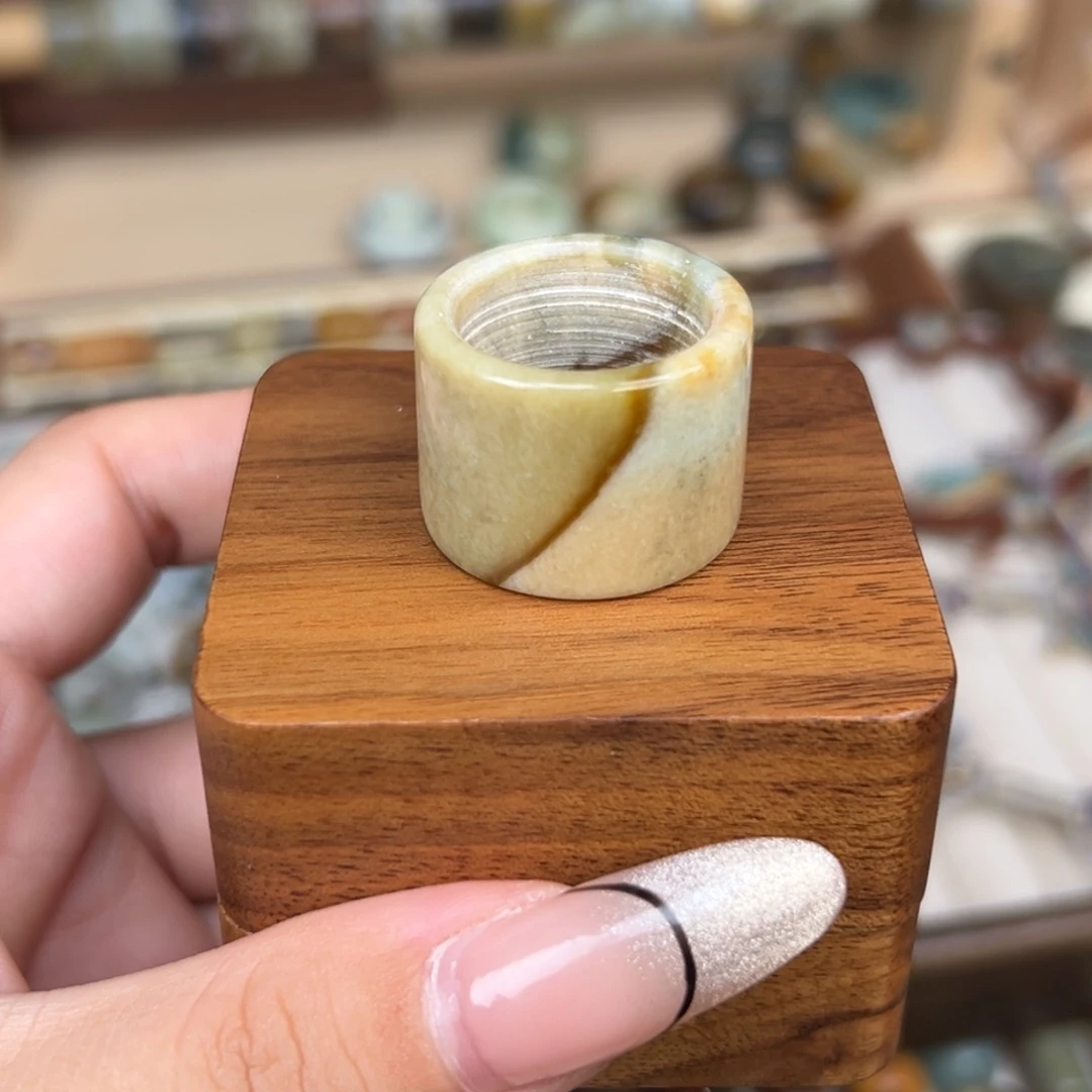 蛇纹石玉未镶嵌戒指内径19.3