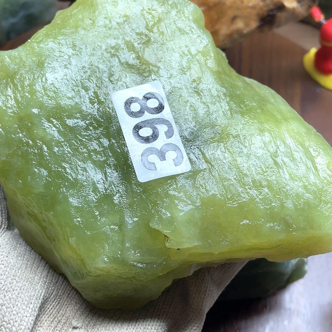 绿***林未镶嵌蛇纹石玉原石
