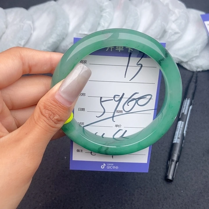 石英质玉（非洲翠）手镯未镶嵌