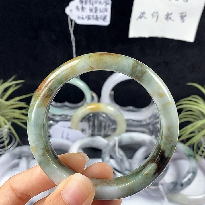 翡翠未镶嵌手镯86号。 55.9圈