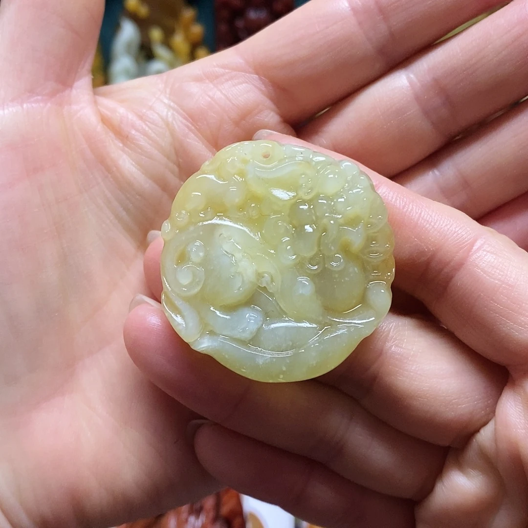 岫玉未镶嵌吊坠(赠链)