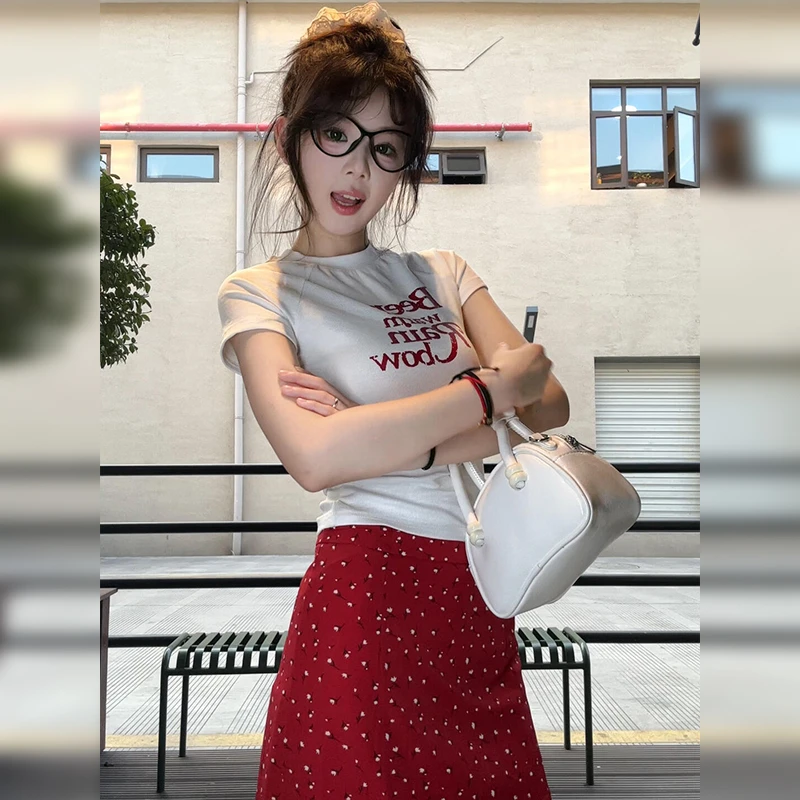 2025新款高腰开叉不规则半身裙红色碎花连衣裙子女夏季白T恤套装