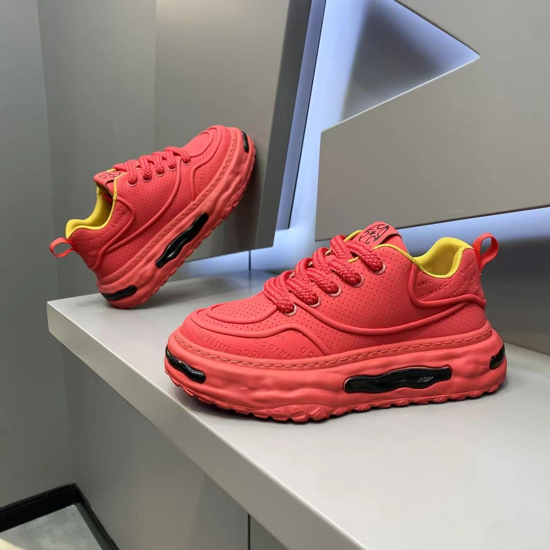 【皮鞋码】早秋新款皮面厚底冲孔百搭男士时尚休闲潮鞋洋气经典555