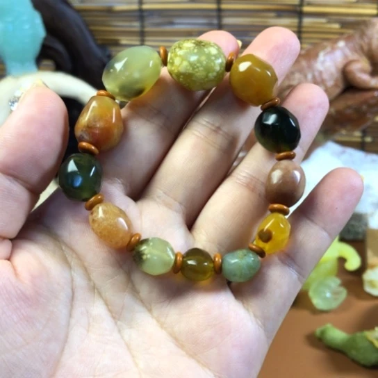 蛇纹石玉未镶嵌颈饰