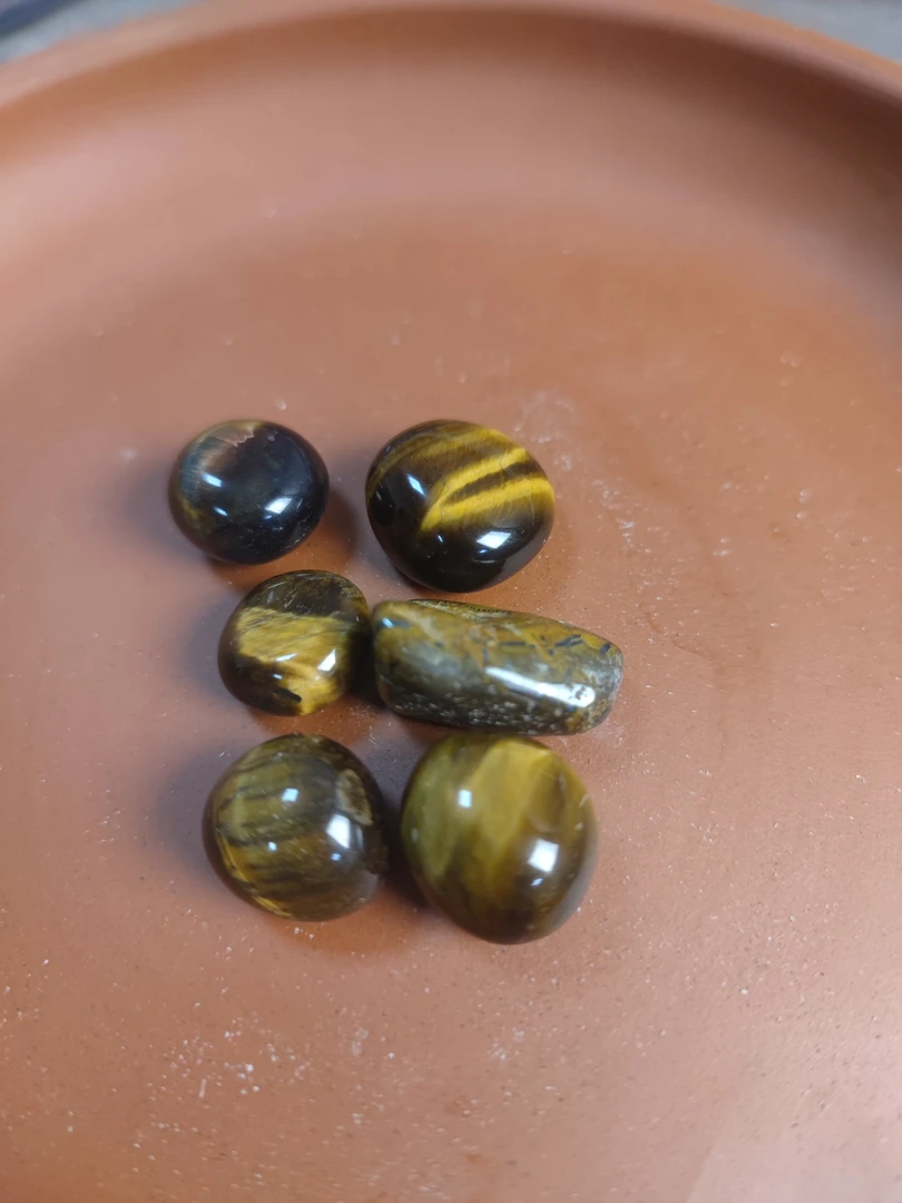 泗水砭石文化馆黄麒麟眼原石手把件茶宠