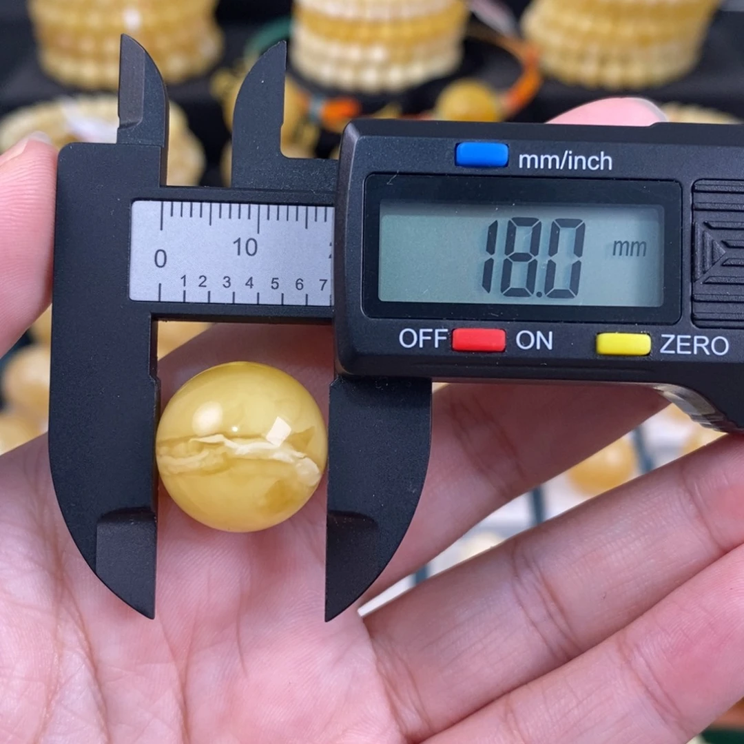 蜜蜡未镶嵌珠宝奇石