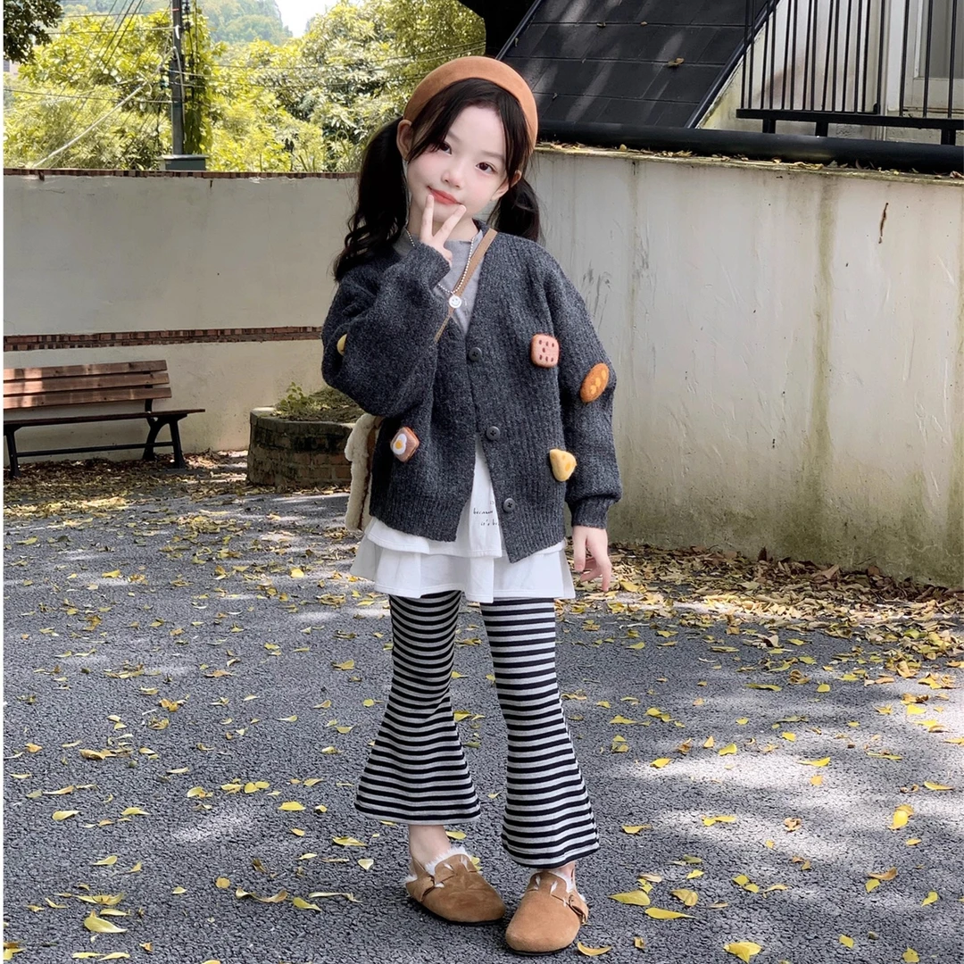 90-140女童灰色毛衣开衫+打底衫+屁帘条纹裤