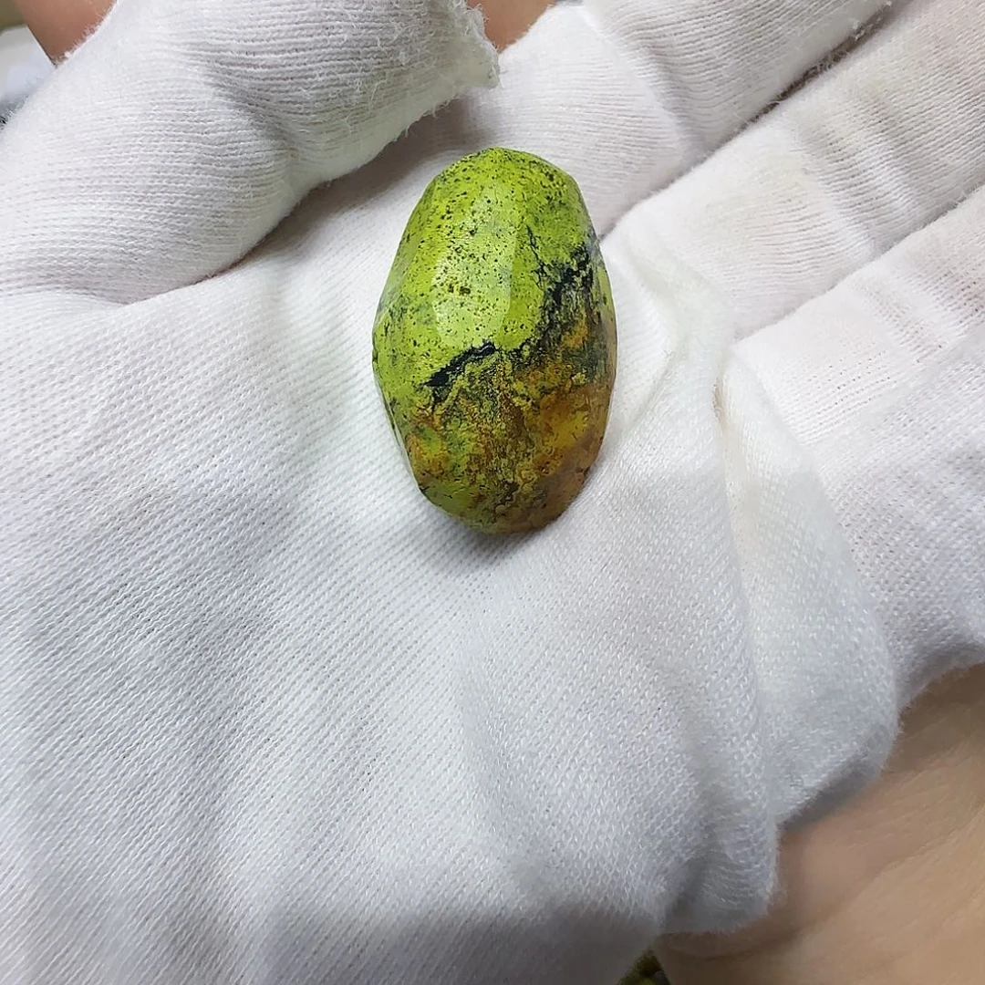 未镶嵌绿松石原矿绿松石