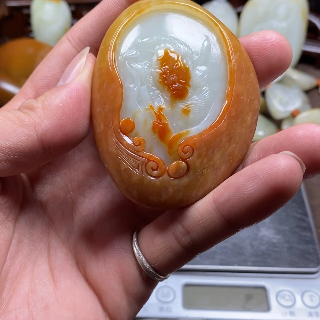 和田玉未镶嵌把件