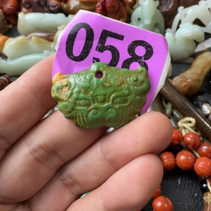 方***明和田玉未镶嵌颈饰