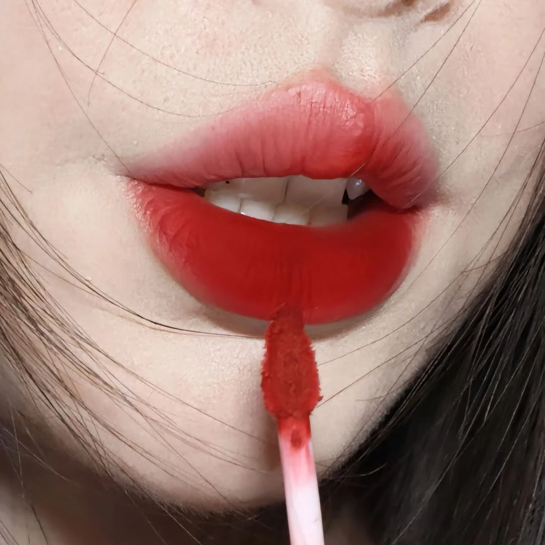 烈焰红唇鲨疯了！光雾感哑光唇泥丝绒显白港风复古千金玫瑰红唇釉