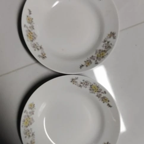 瓷片各种摆件，瓷片，沙锅，都有微瑕疵！