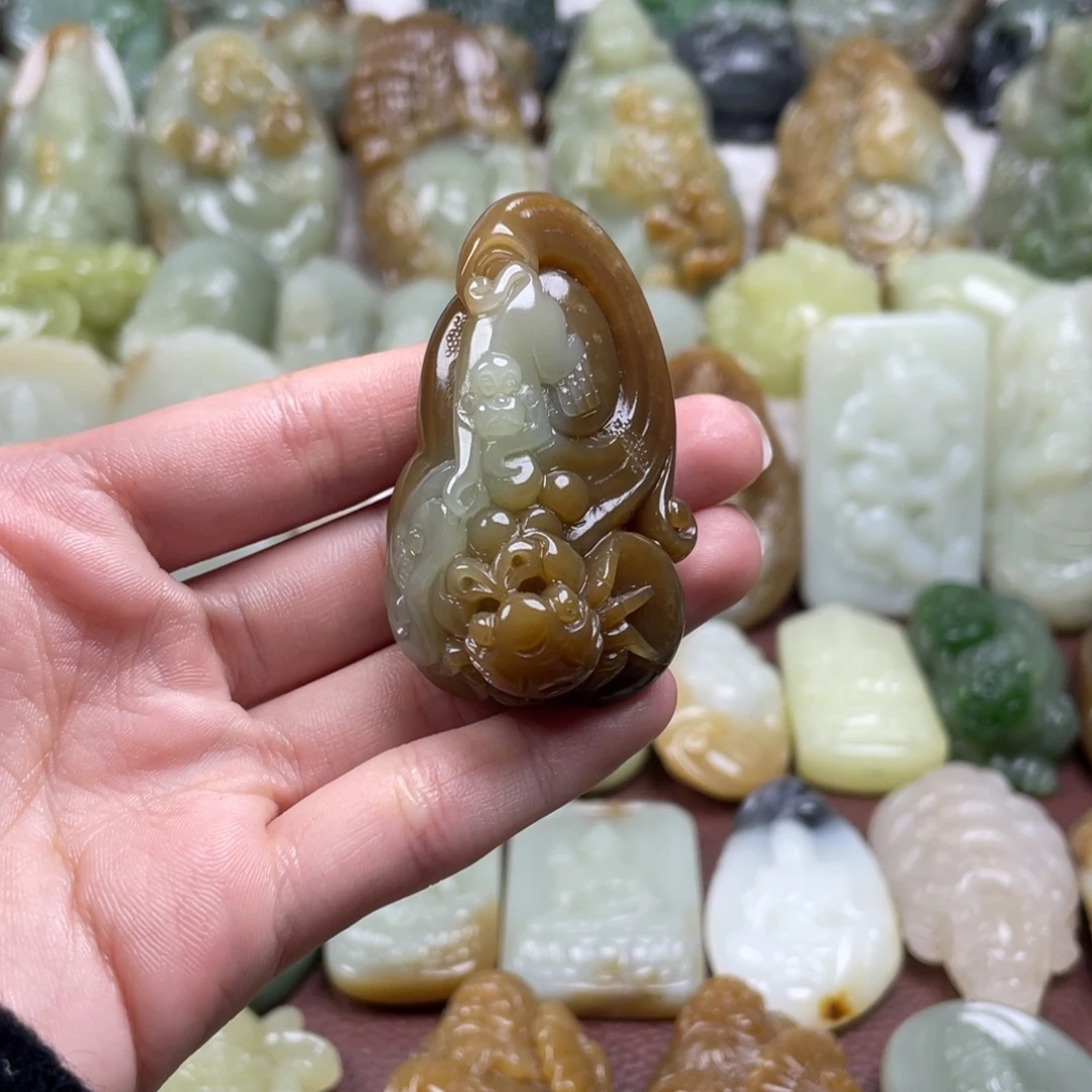 和田玉未镶嵌颈饰