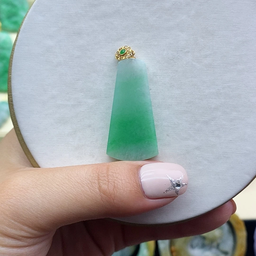 翡翠18K金镶嵌吊坠(赠链)