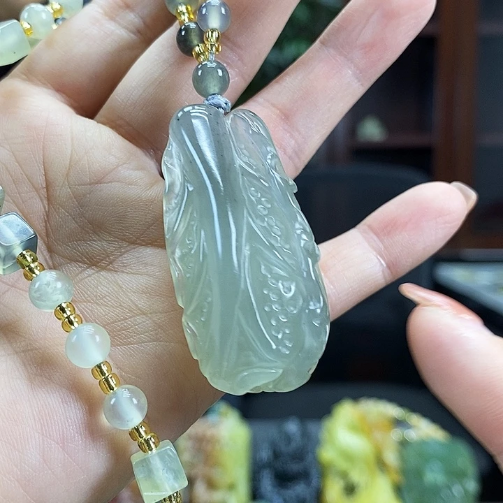 蛇纹石玉未镶嵌吊坠简****）