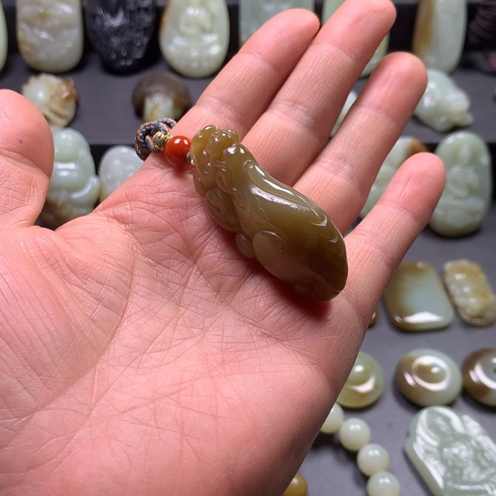 和田玉（糖玉）颈饰未镶嵌