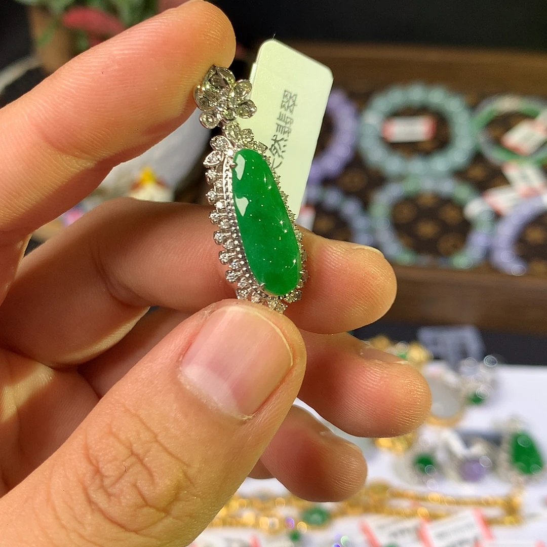 翡翠18K金镶嵌吊坠(不含链)天然缅甸翡翠