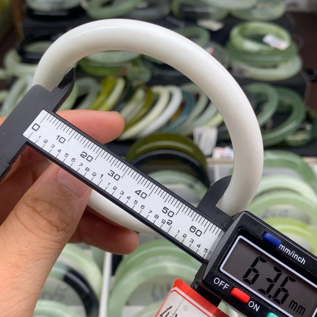 蛇纹石玉未镶嵌手镯630