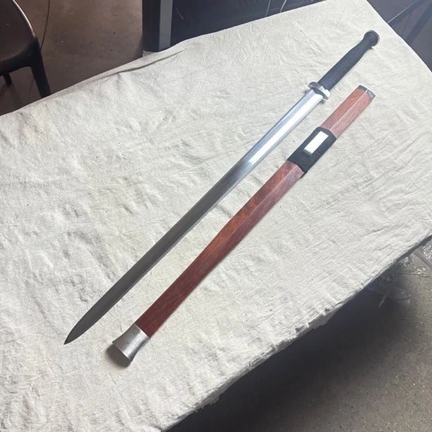 龙泉昊天宝剑山水纹铁装汉剑血檀木未开刃