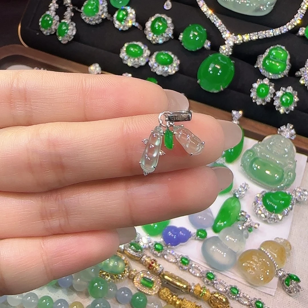 翡翠18K金镶嵌戒指