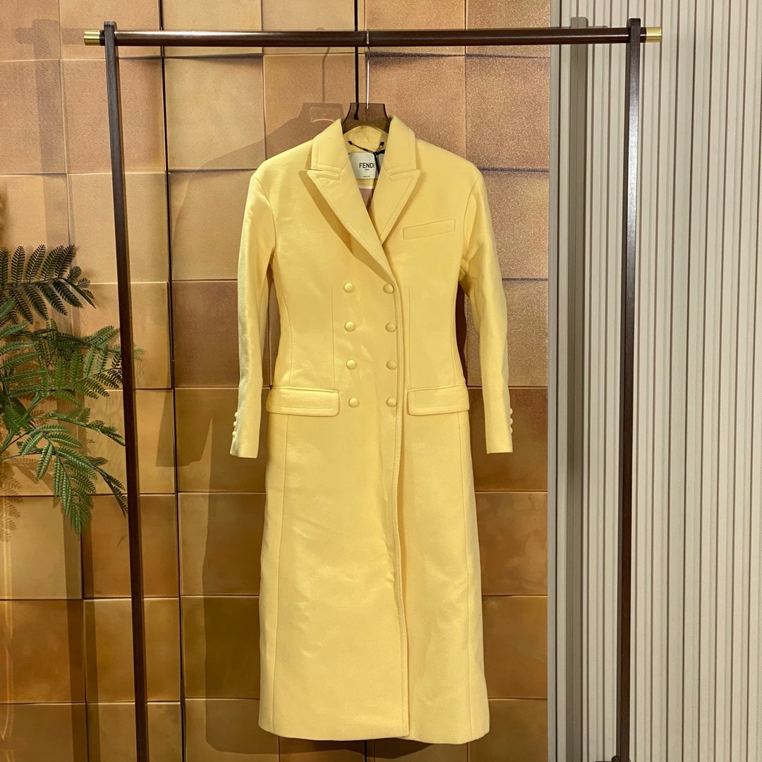 Fendi 经典浅黄色双排扣长款羊毛大衣/38码/全新原吊/28988