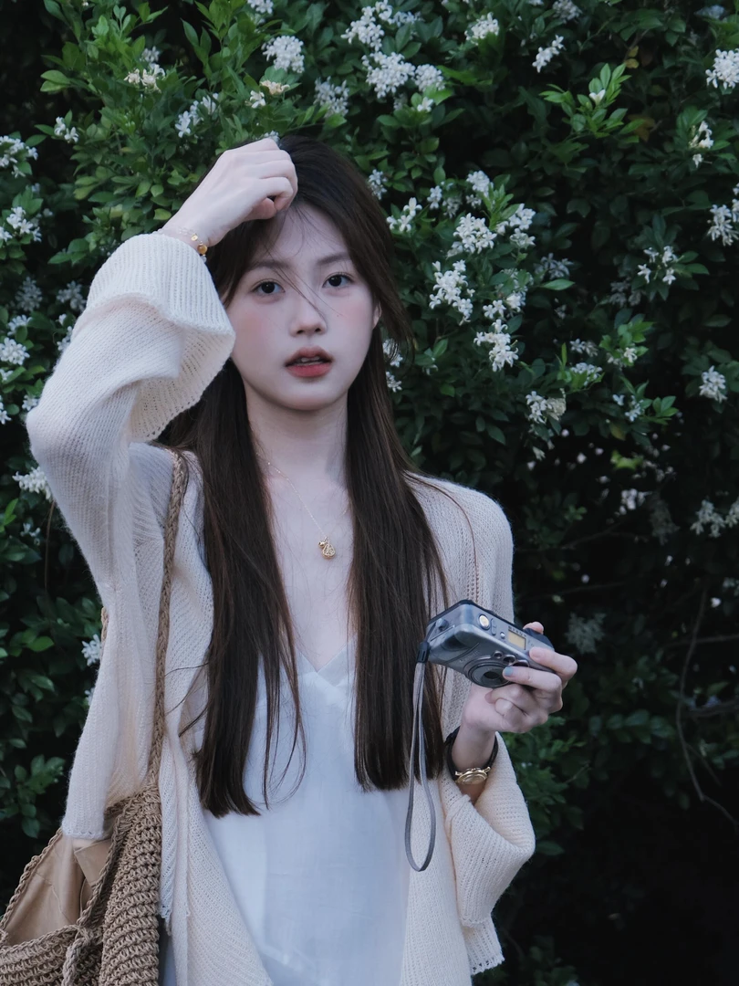 2025夏季法式温柔慵懒针织开衫上衣女v领收腰吊带连衣裙两件套潮