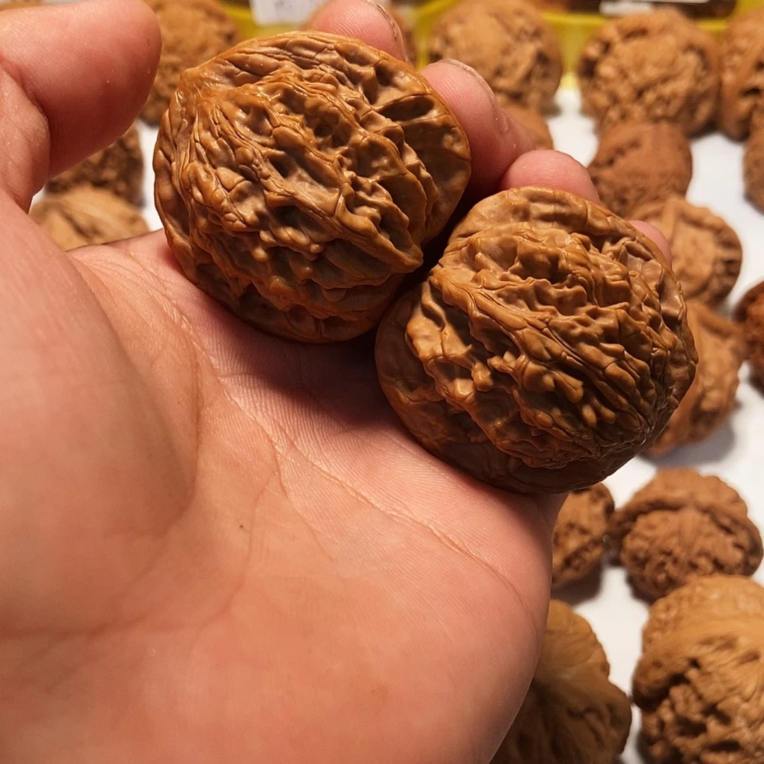 文玩核桃吊坠远虎头