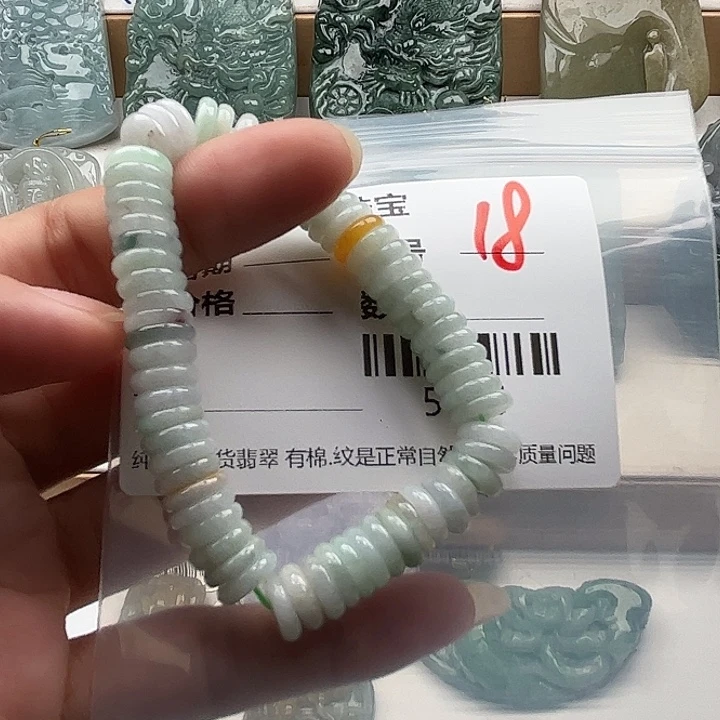 翡翠未镶嵌颈饰挂件