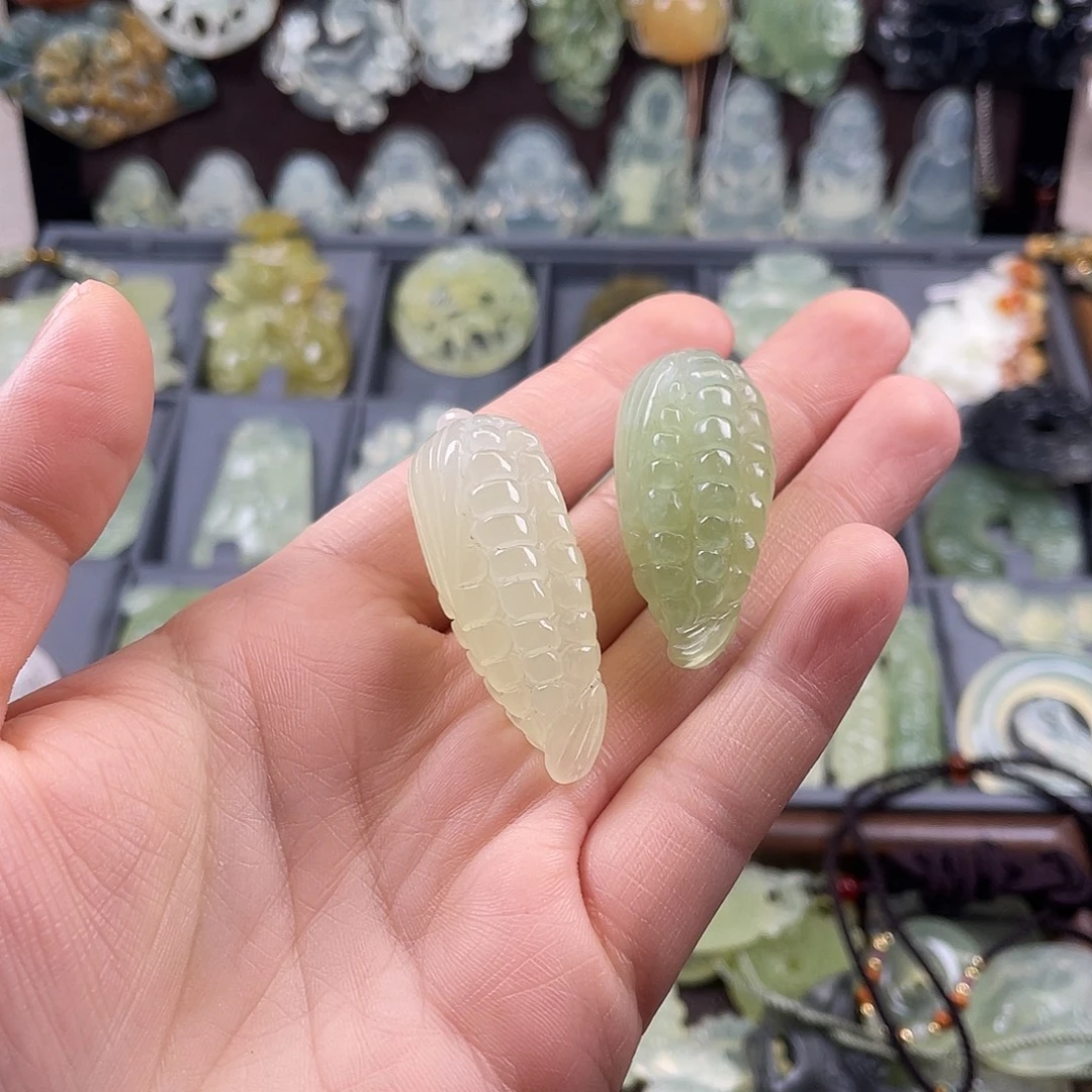 岫玉未镶嵌吊坠(赠链)