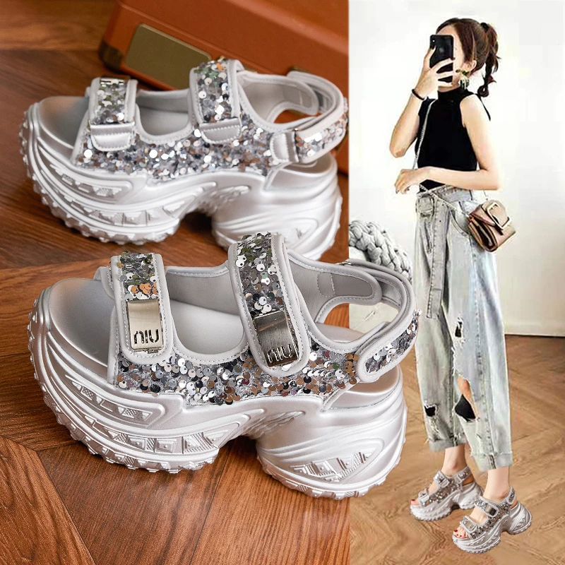 魔术贴银色运动凉鞋女2025夏季新款厚底松糕亮片一字带罗马沙滩鞋