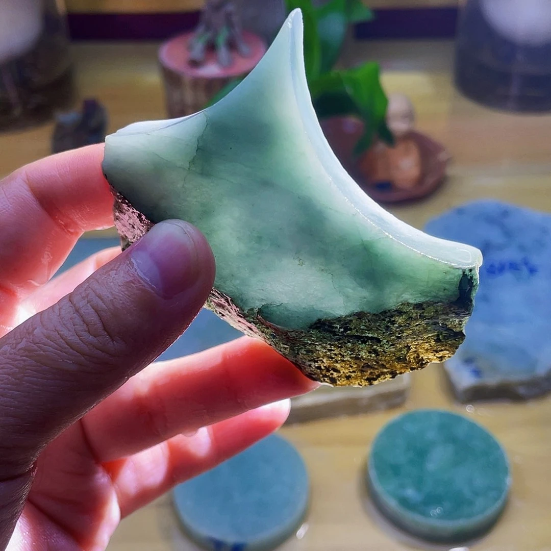 翡翠未镶嵌颈饰毛料7