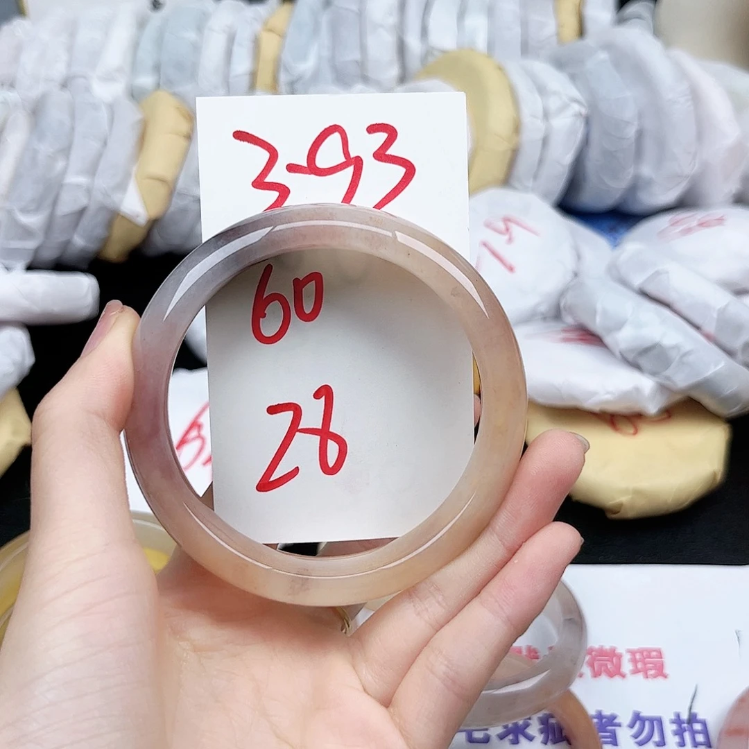石英质玉未镶嵌手镯3.93