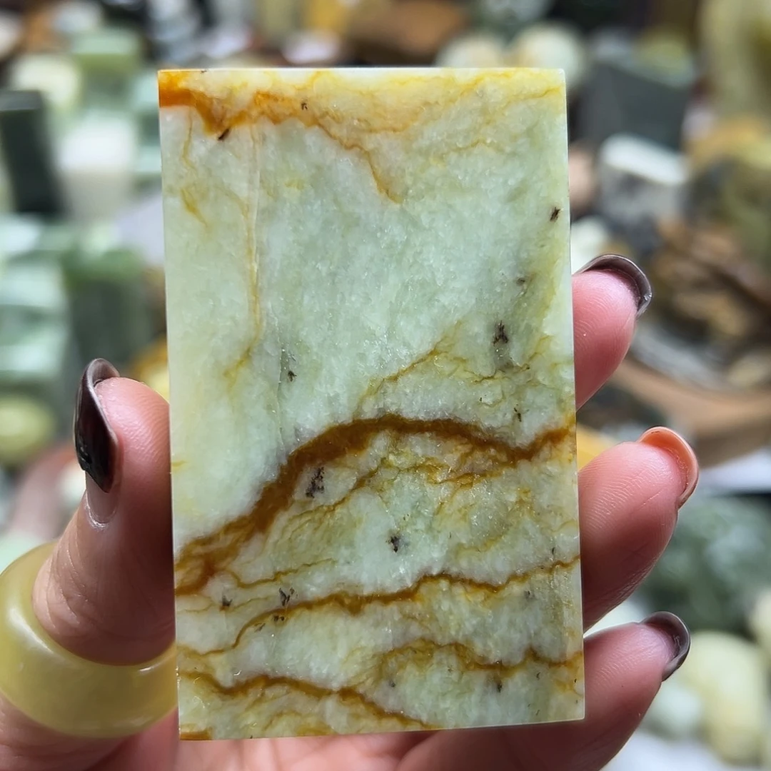 岫玉未镶嵌颈饰花玉血管大牌子有点瑕