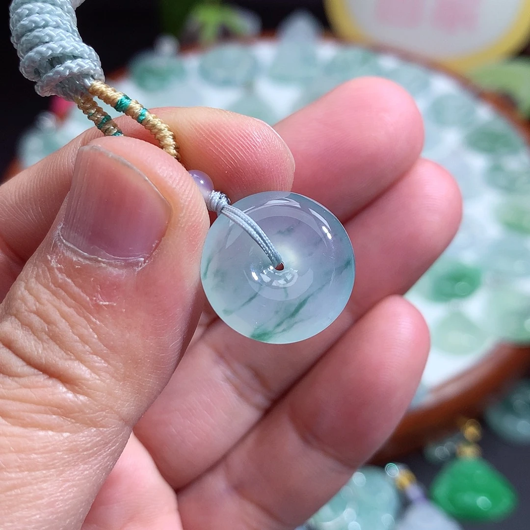 翡翠未镶嵌颈饰平安扣