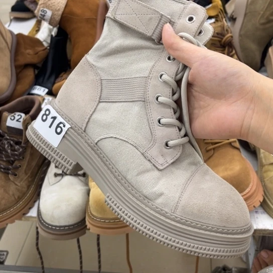 灰色工装马丁靴39。