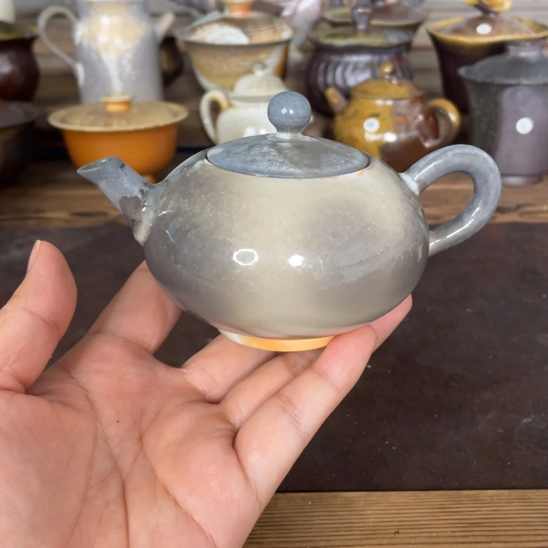 高白泥。柴烧。  默认微瑕