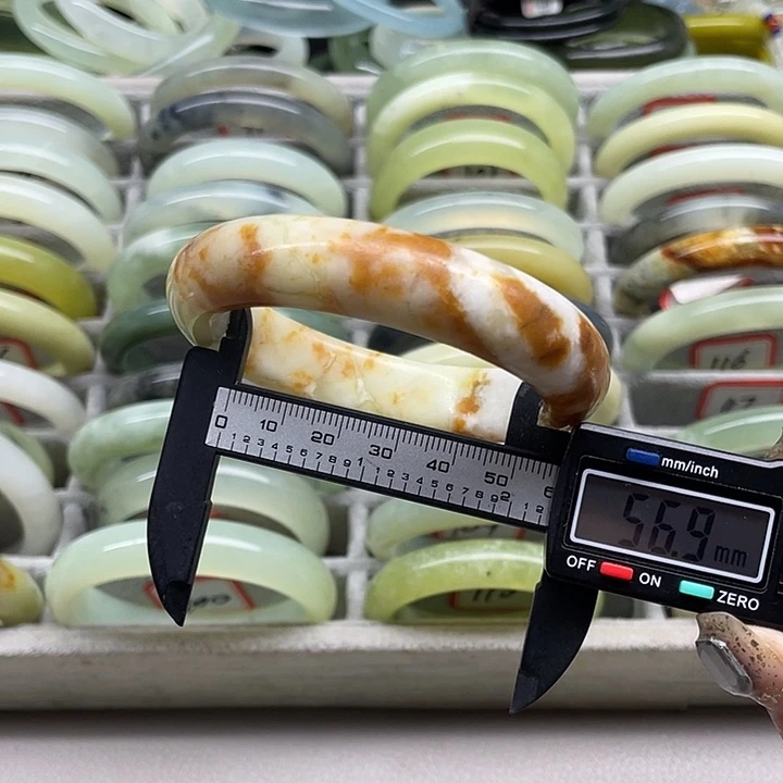蛇纹石玉未镶嵌手镯117