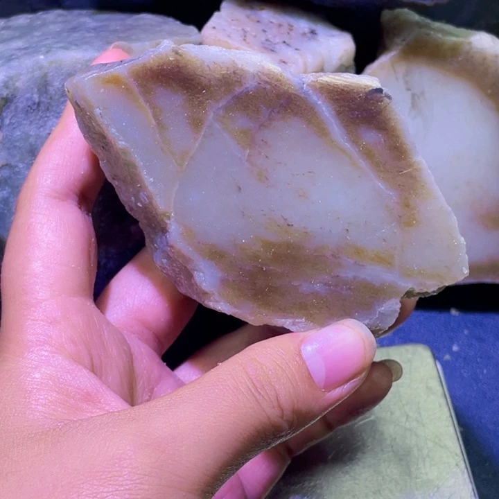 和田玉未镶嵌珠宝半成品