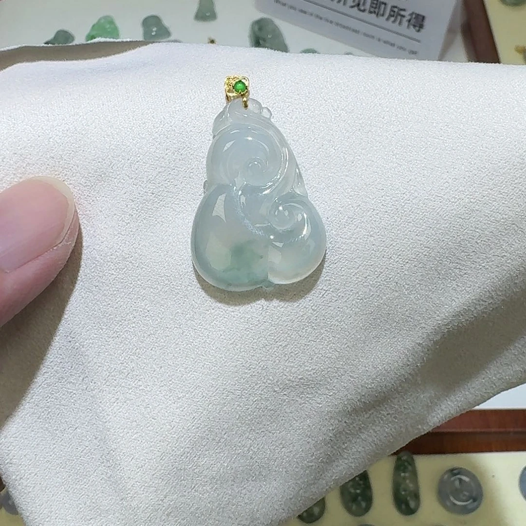 颈饰18K金镶嵌翡翠如意