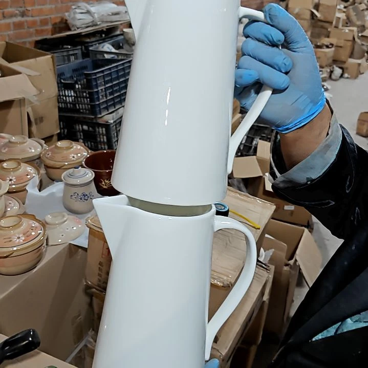 摆件盘子碗茶壶啥都有