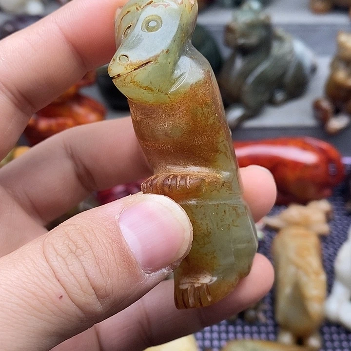 未镶嵌蛇纹石玉颈饰