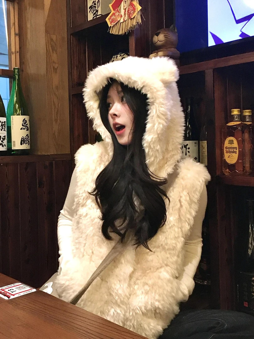 小熊耳朵马甲连帽毛毛外套女2025冬季新款羊羔毛绒马夹坎肩背心