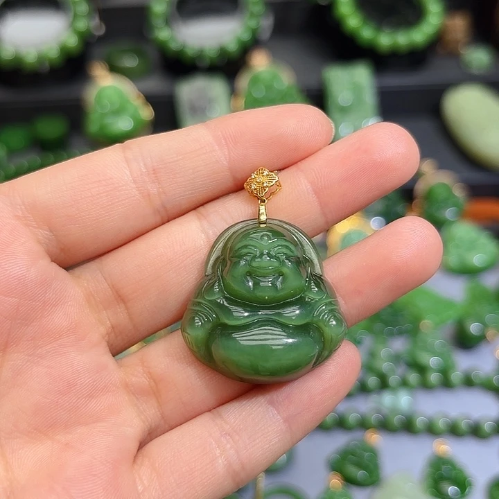 颈饰18K金镶嵌和田玉（碧玉）