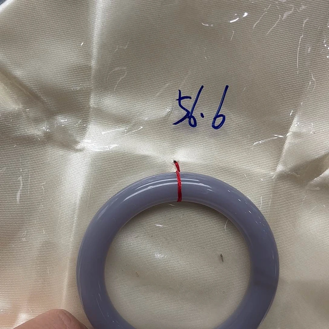 翡翠手镯未镶嵌默认瑕疵