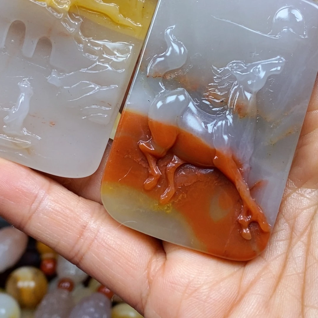 石英质玉（黄龙玉）颈饰未镶嵌