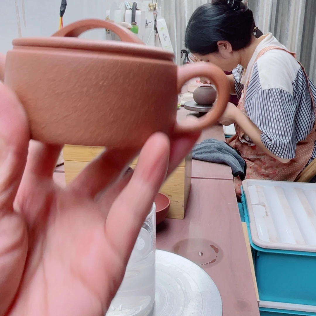 茶壶紫砂半手工拍打成型，