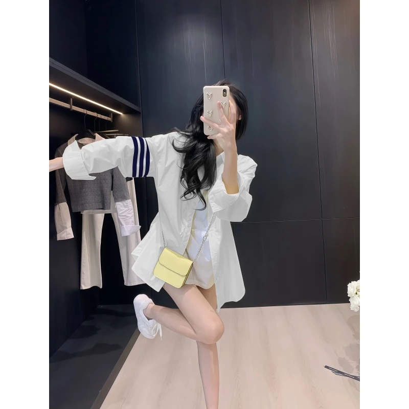 白色衬衫女2025秋季新款设计感三条杠韩版宽松百搭中长款防晒衬衣