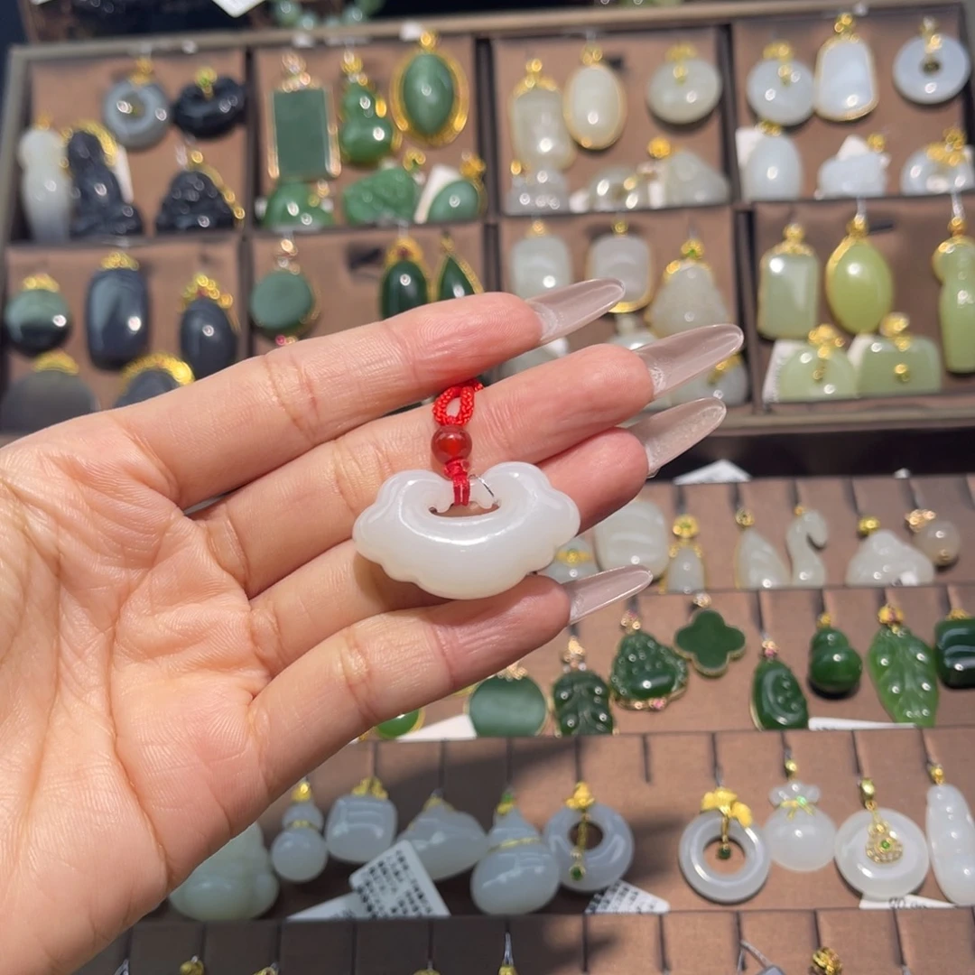 龙***）和田玉未镶嵌颈饰